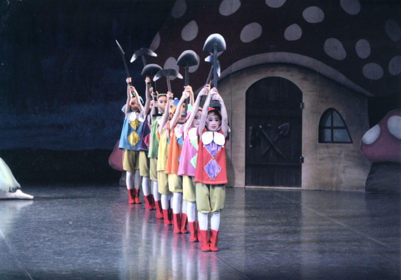 相模原のバレエ教室　野沢きよみバレエスタジオ　発表会　白雪姫ー７人のこびと