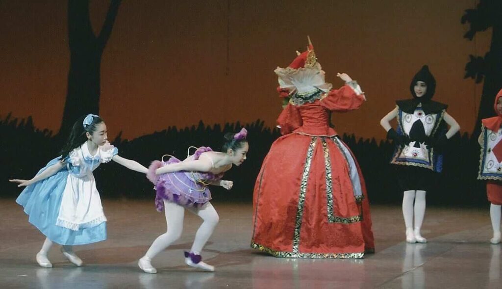 相模原のバレエ教室　野沢きよみバレエスタジオ　発表会　アリス　ハートの女王